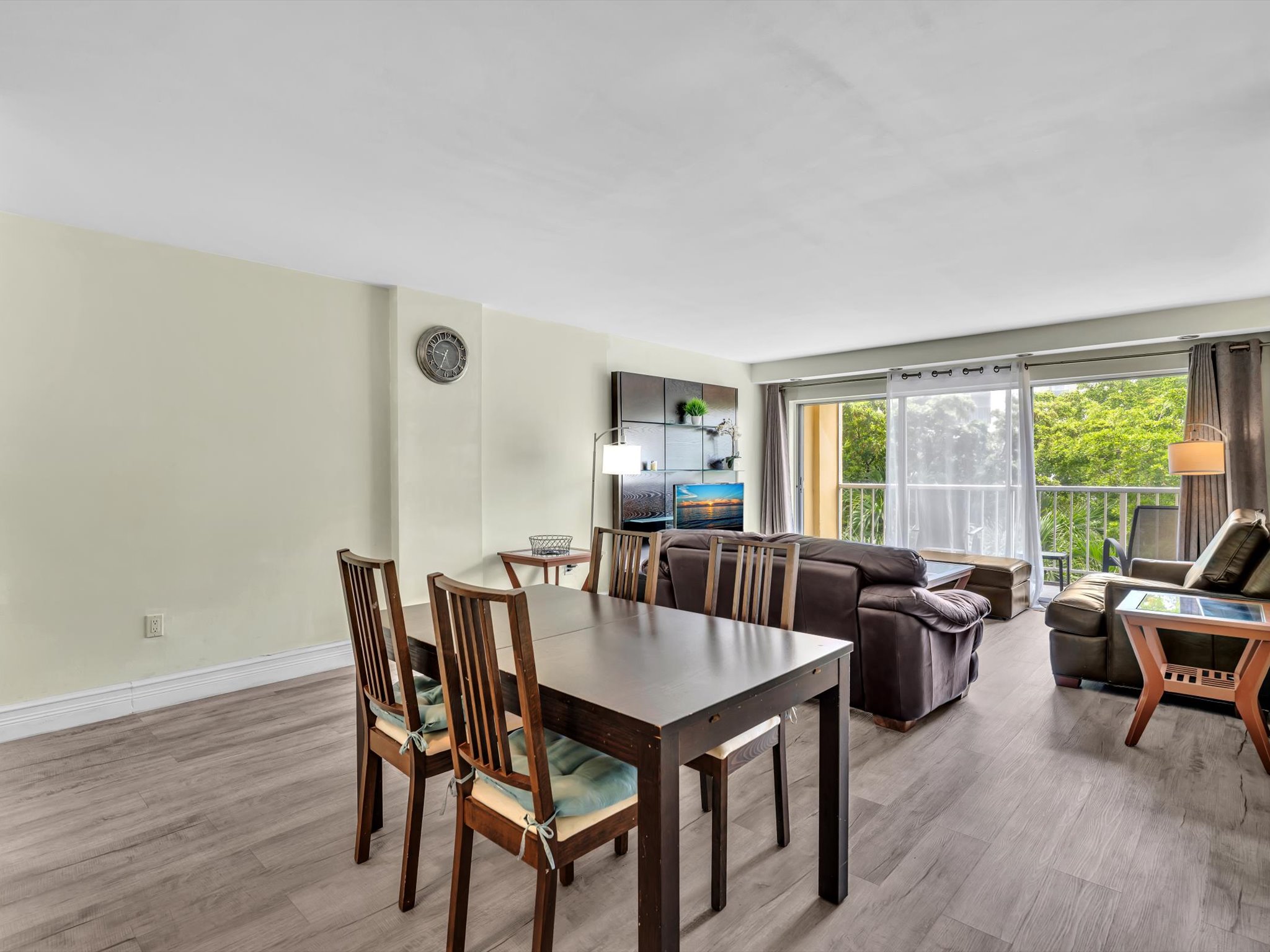 Bright 1BR Apt w/ Balcony • 5 Min Walk to Beach/403