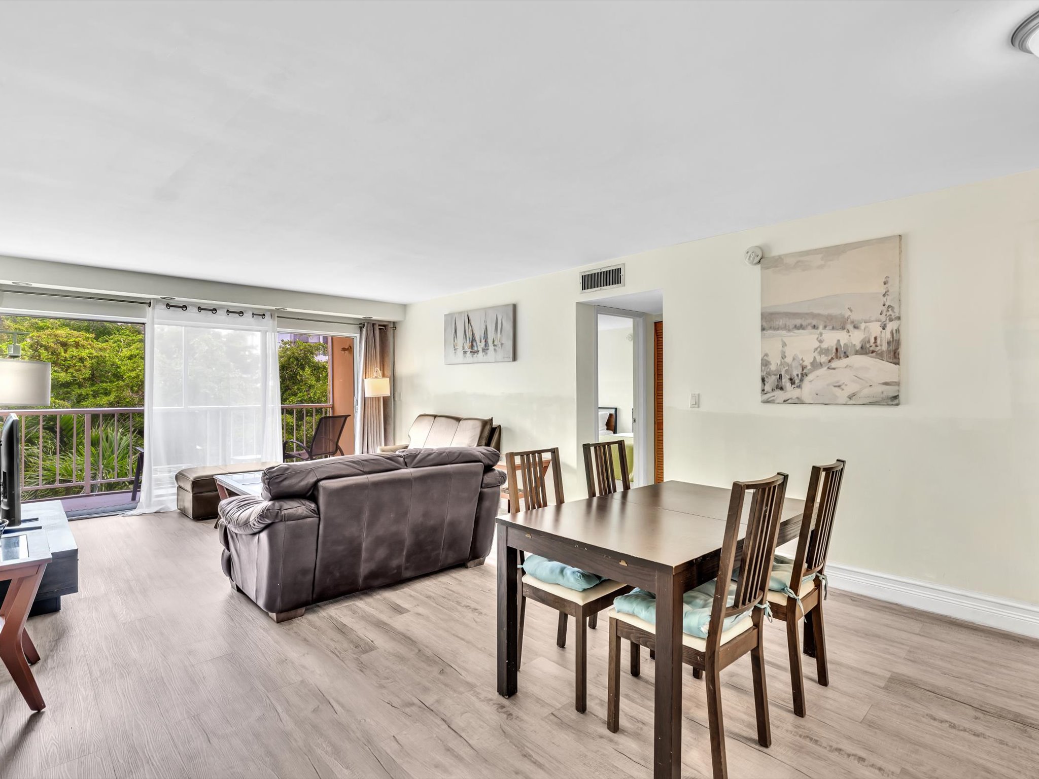 Bright 1BR Apt w/ Balcony • 5 Min Walk to Beach/403