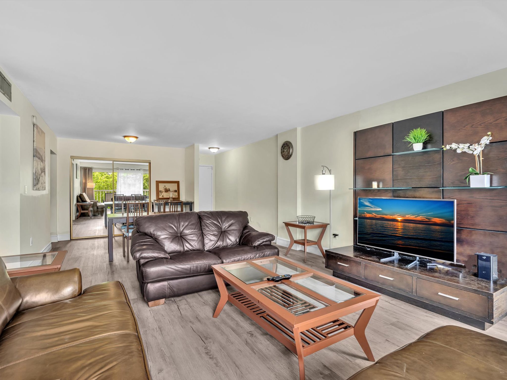 Bright 1BR Apt w/ Balcony • 5 Min Walk to Beach/403