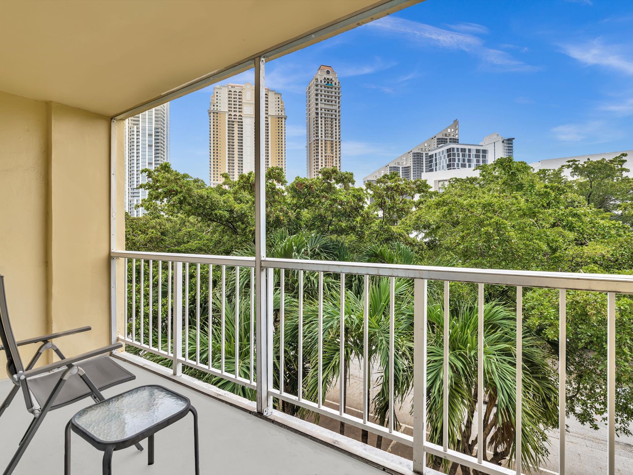 Bright 1BR Apt w/ Balcony • 5 Min Walk to Beach/403