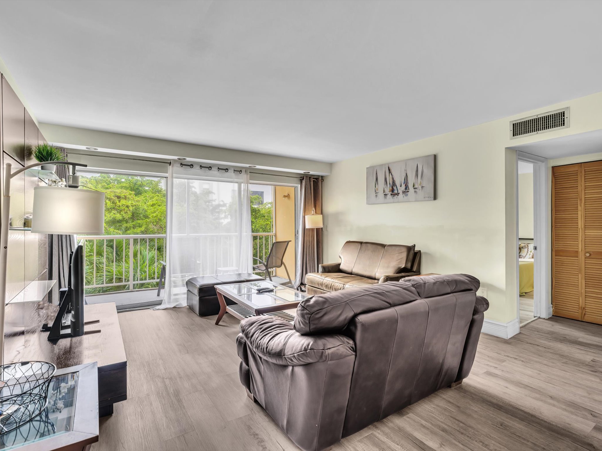 Bright 1BR Apt w/ Balcony • 5 Min Walk to Beach/403