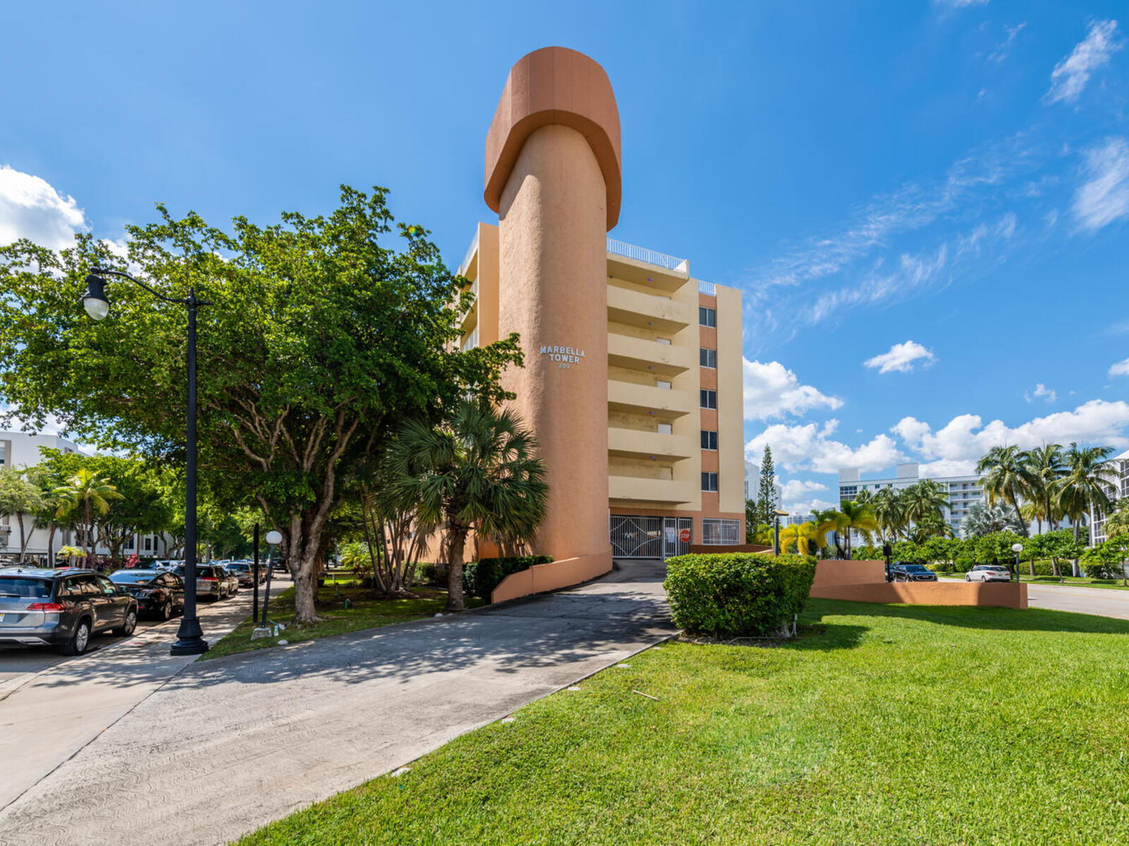 Luxury Beach Walk Condo in Sunny Isles Water View! Marbella 610