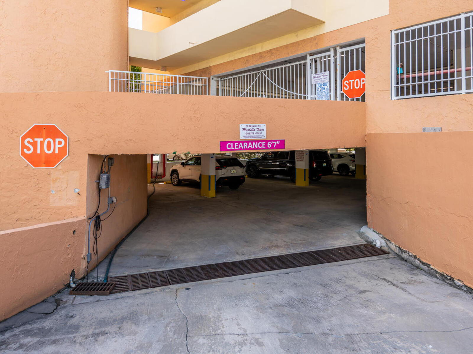Luxury Beach Walk Condo in Sunny Isles Water View! Marbella 610