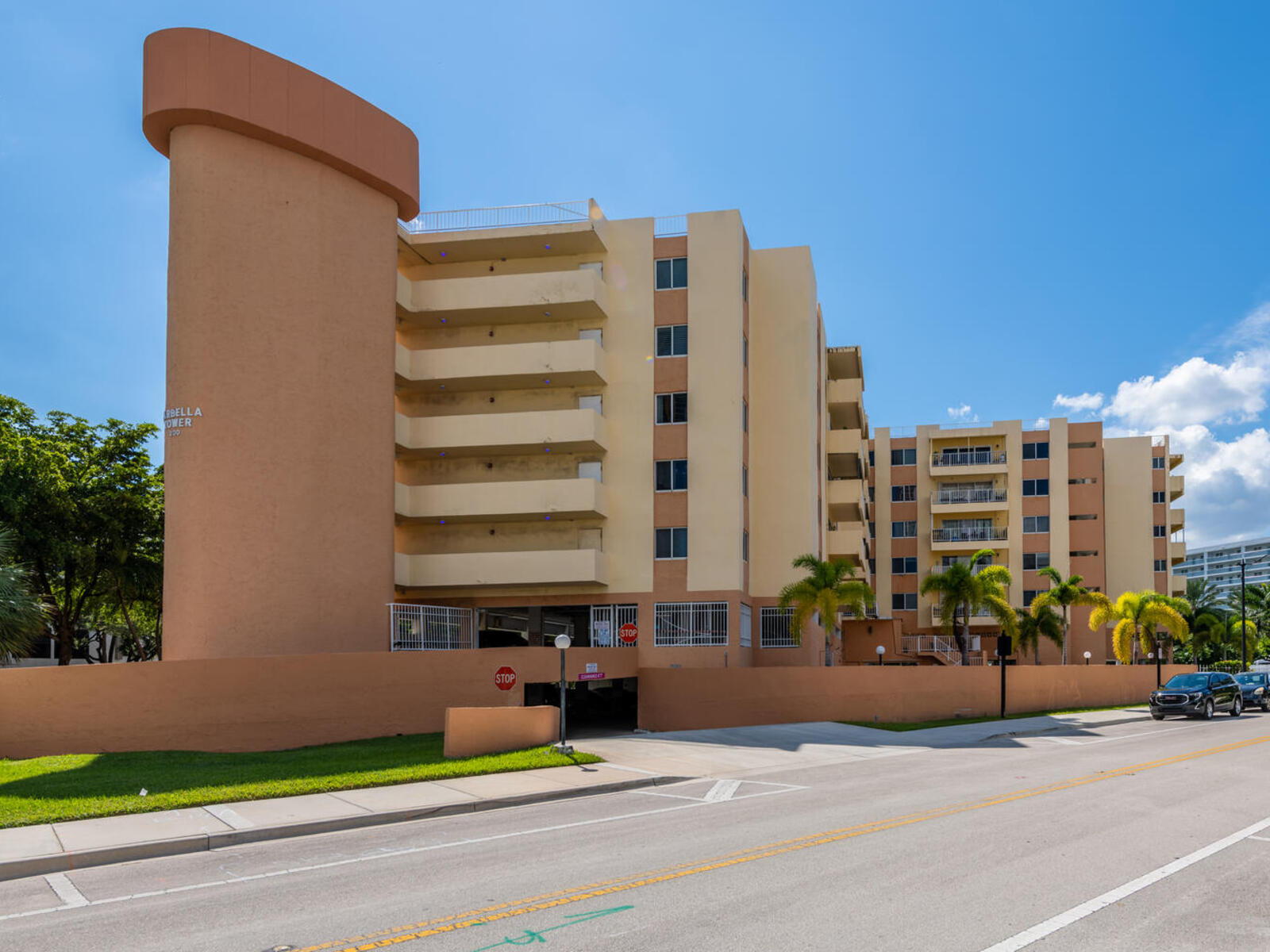 Luxury Beach Walk Condo in Sunny Isles Water View! Marbella 610