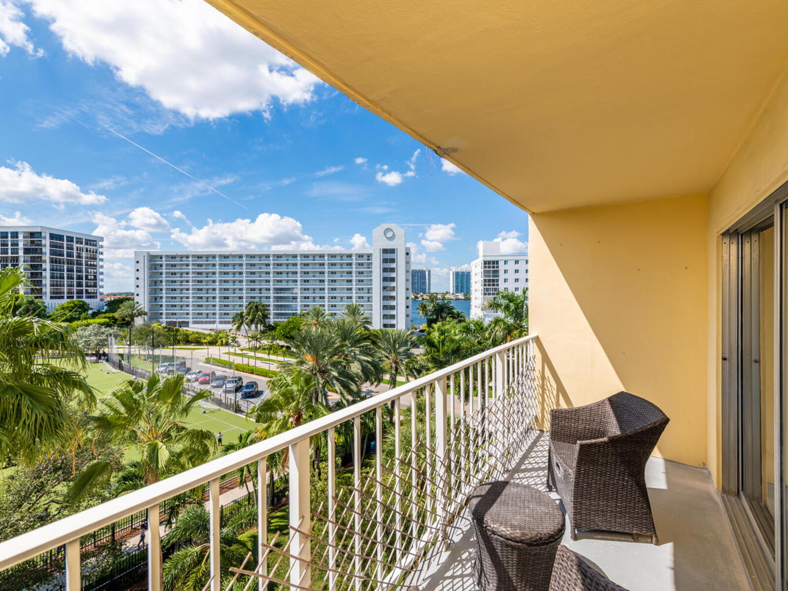 Luxury Beach Walk Condo in Sunny Isles Water View! Marbella 610