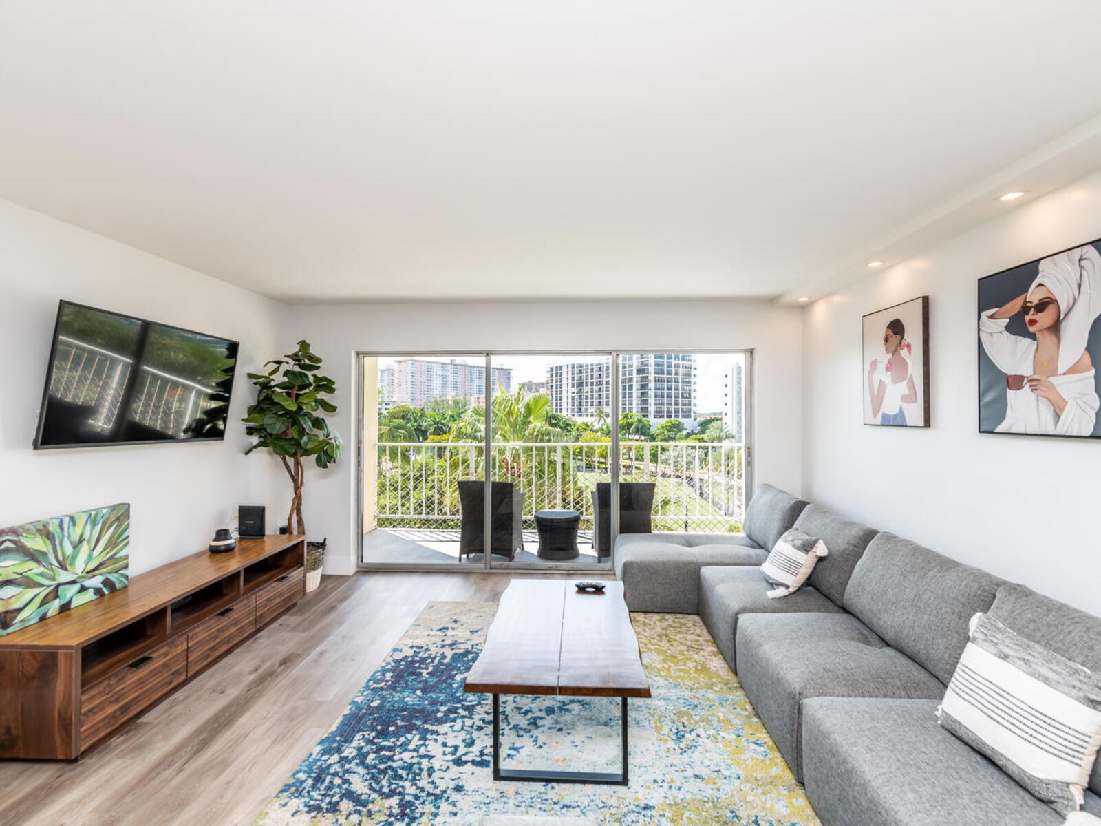 Luxury Beach Walk Condo in Sunny Isles Water View! Marbella 610