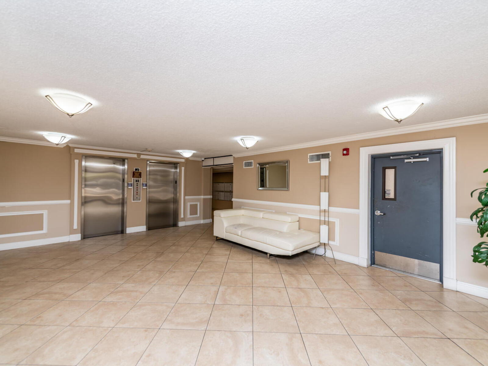 Luxury Beach Walk Condo in Sunny Isles Water View! Marbella 610