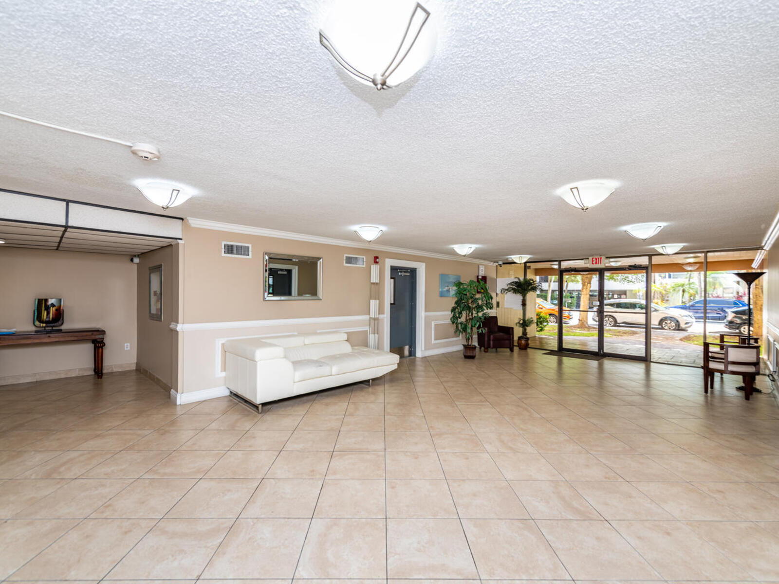 Luxury Beach Walk Condo in Sunny Isles Water View! Marbella 610