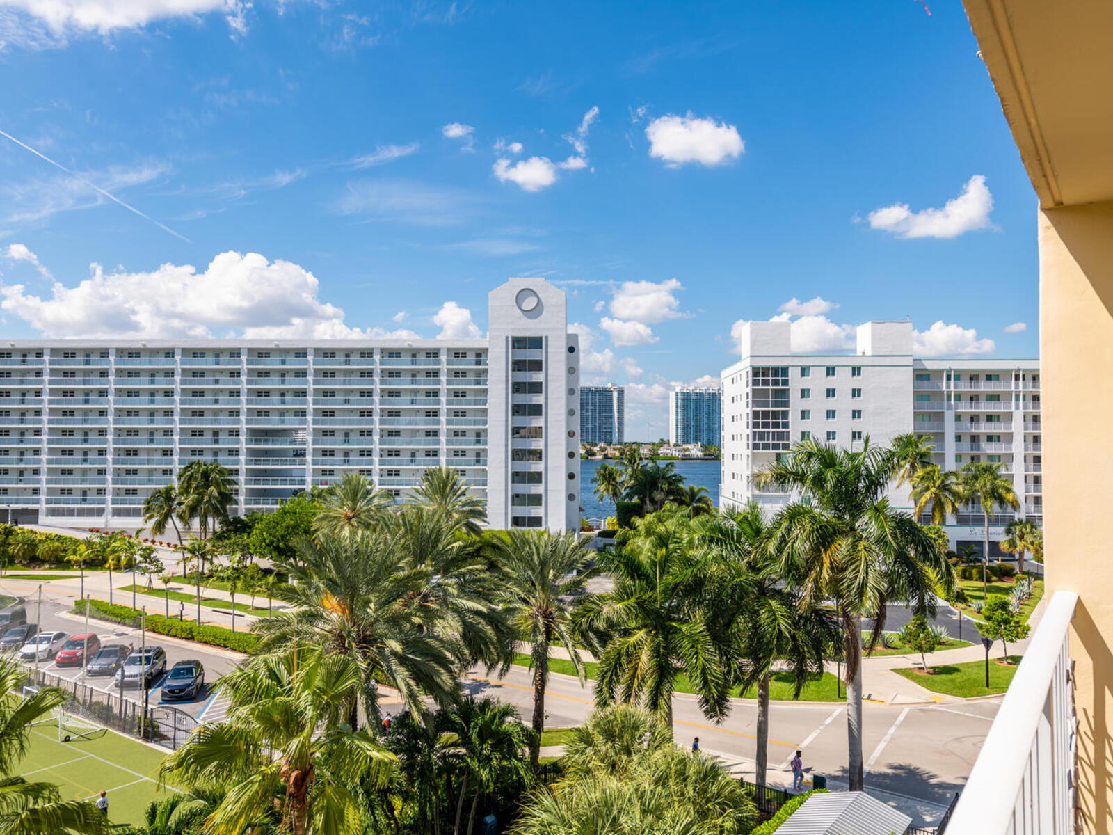 Luxury Beach Walk Condo in Sunny Isles Water View! Marbella 610