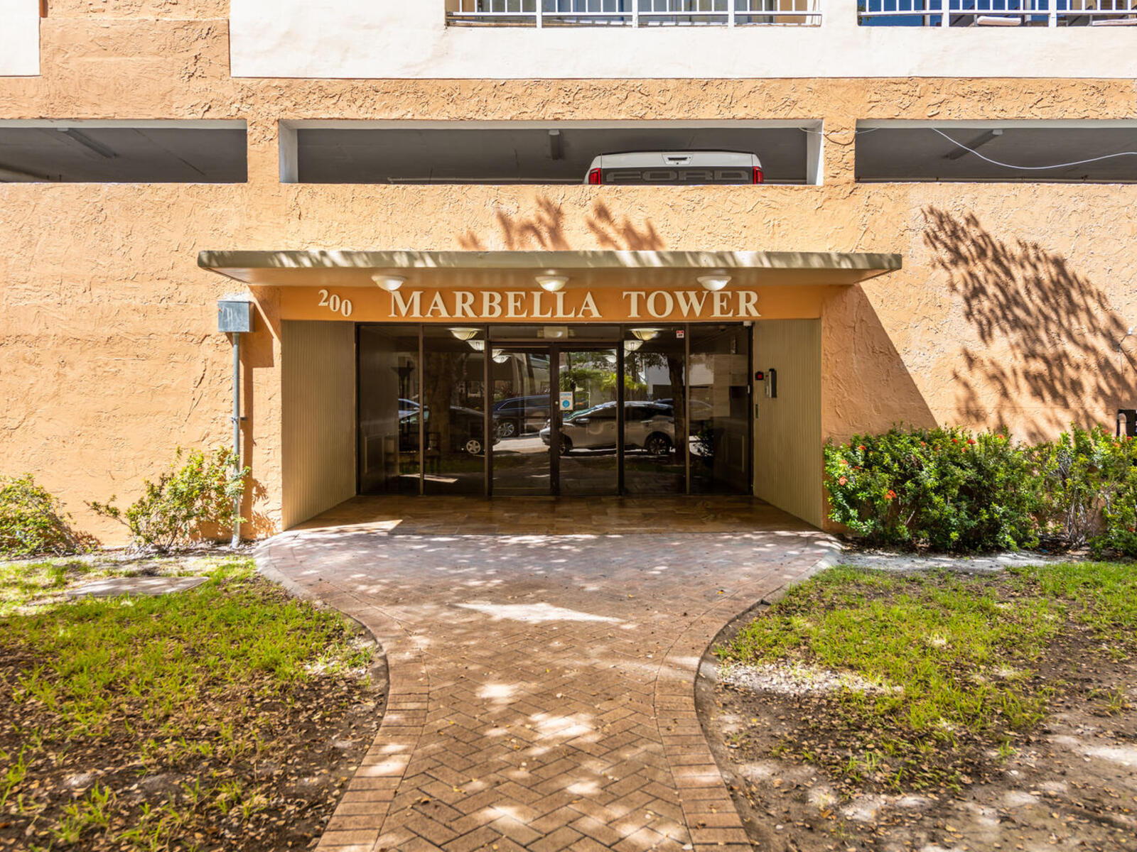 Luxury Beach Walk Condo in Sunny Isles Water View! Marbella 610