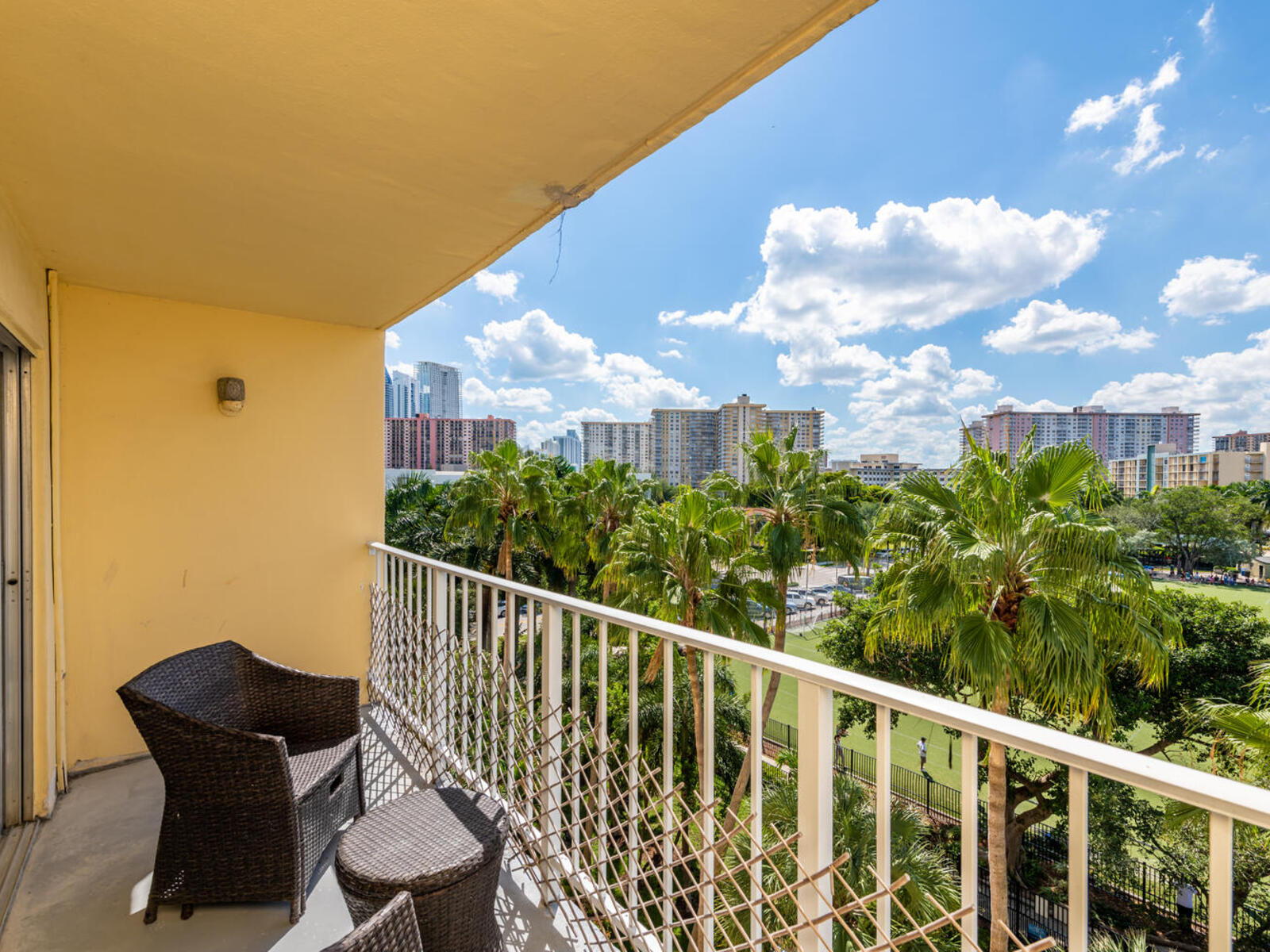 Luxury Beach Walk Condo in Sunny Isles Water View! Marbella 610