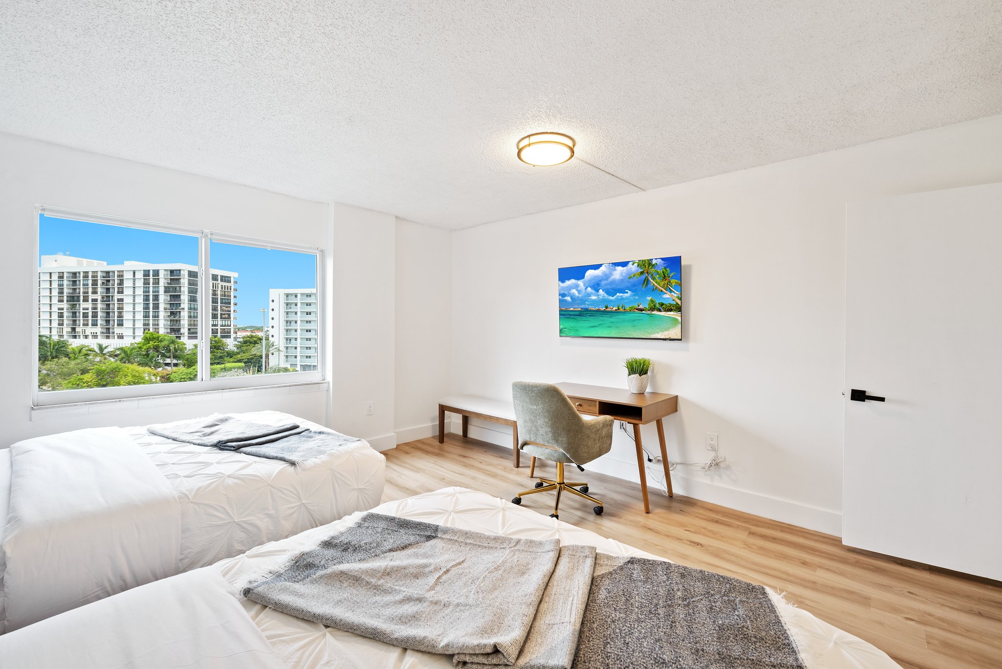 Modern Suite Marbella Tower 710