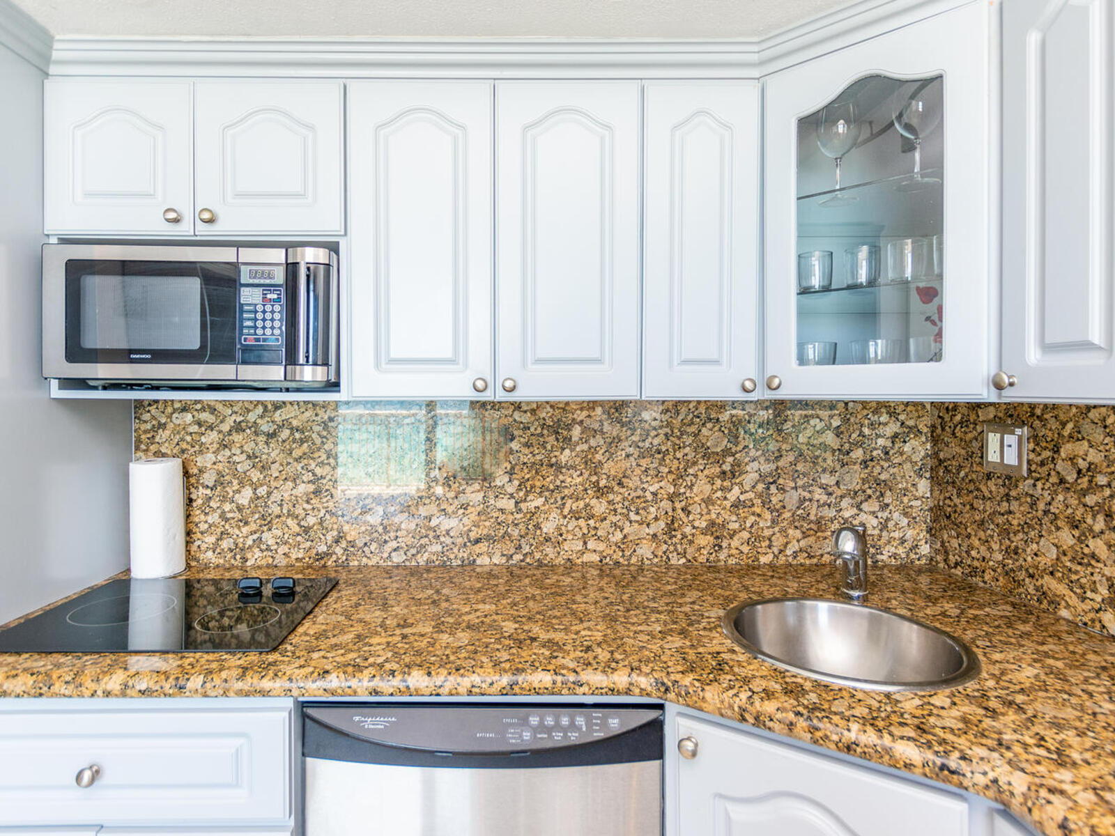 Seaside Serenity: One bedroom Apartment Marco Polo 416