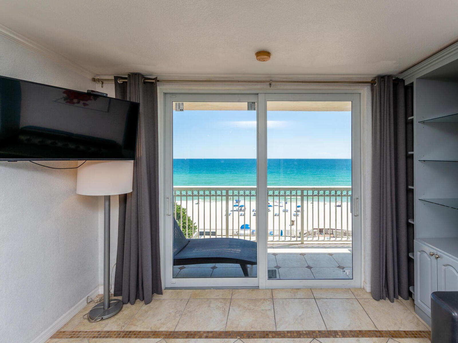 Seaside Serenity: One bedroom Apartment Marco Polo 416