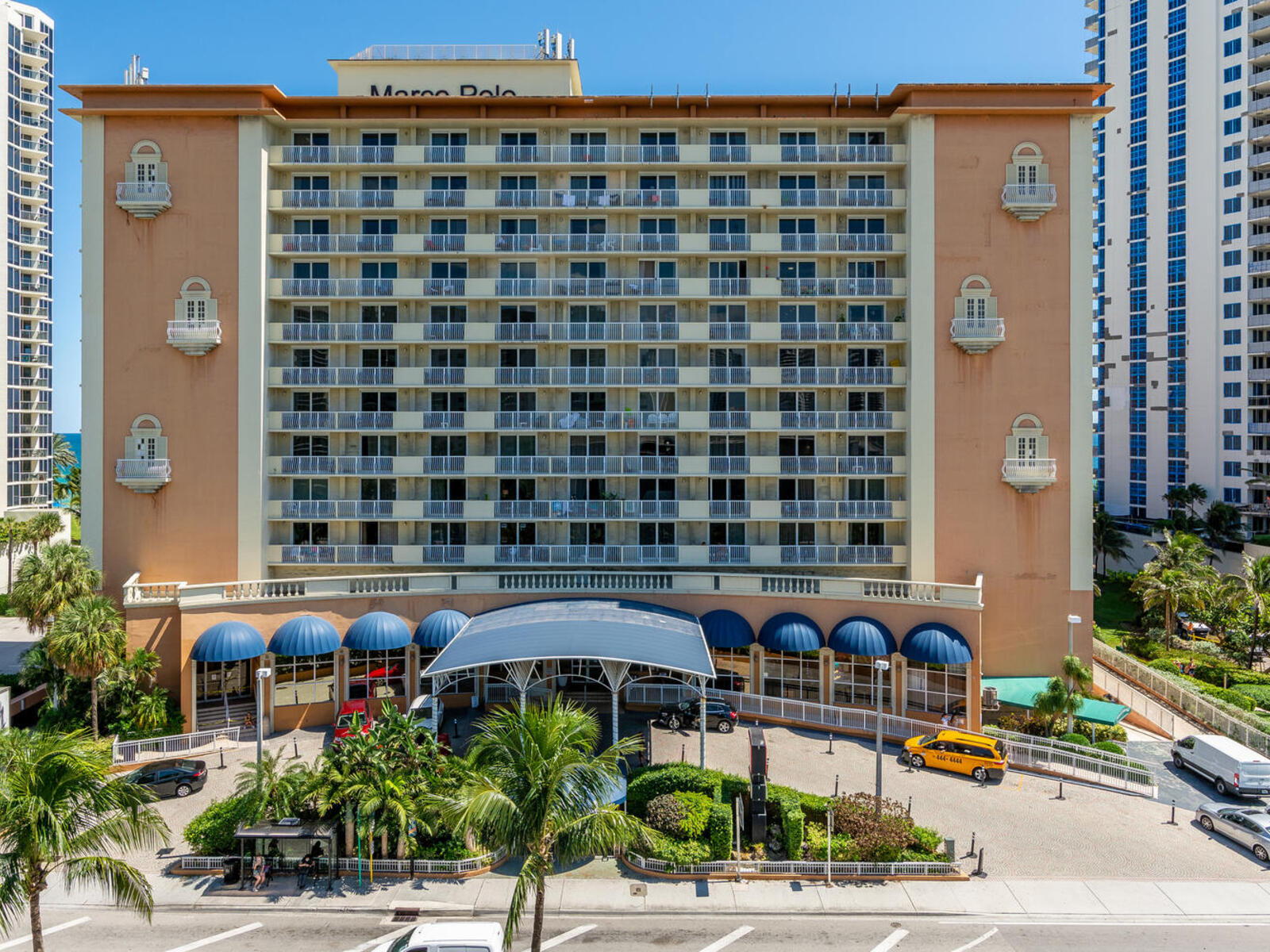 Seaside Serenity: One bedroom Apartment Marco Polo 416