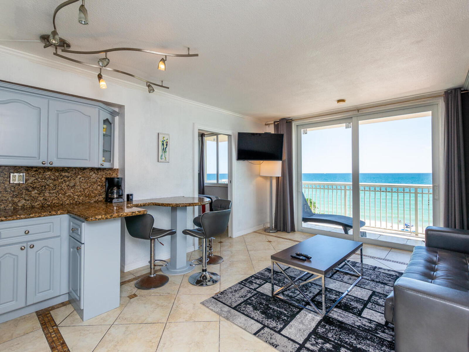 Seaside Serenity: One bedroom Apartment Marco Polo 416